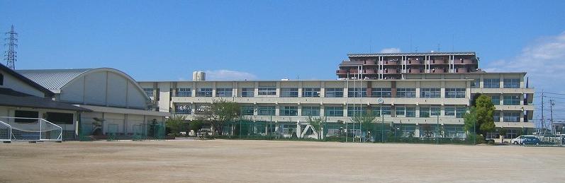 岩倉 中学校